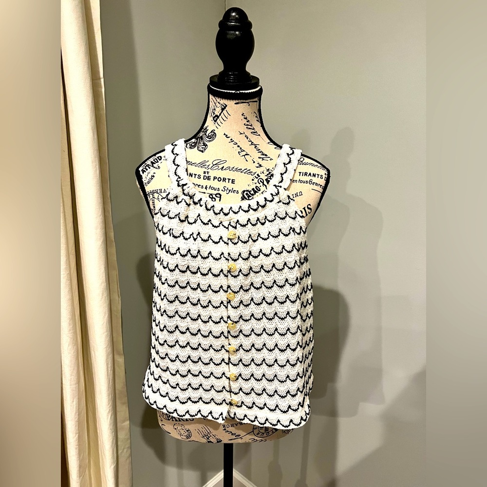 Texture & Thread by Madewell small tank top beautiful detail in white and black.